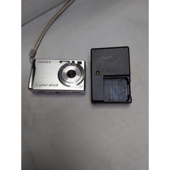 Sony Cyber-Shot DSC-W80 7.2mp Digital Camera 3X Optical Silver Tested +battery - Picture 1 of 5